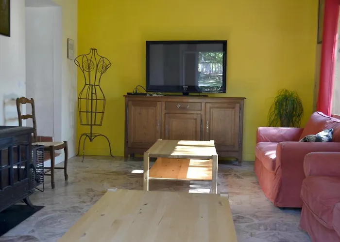 Villa Spacieuse à Avec Piscine Partagée 160 M² *