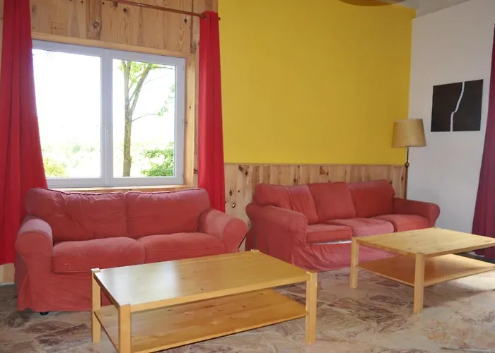 Spacieuse à Avec Piscine Partagée 160 M² Villa
